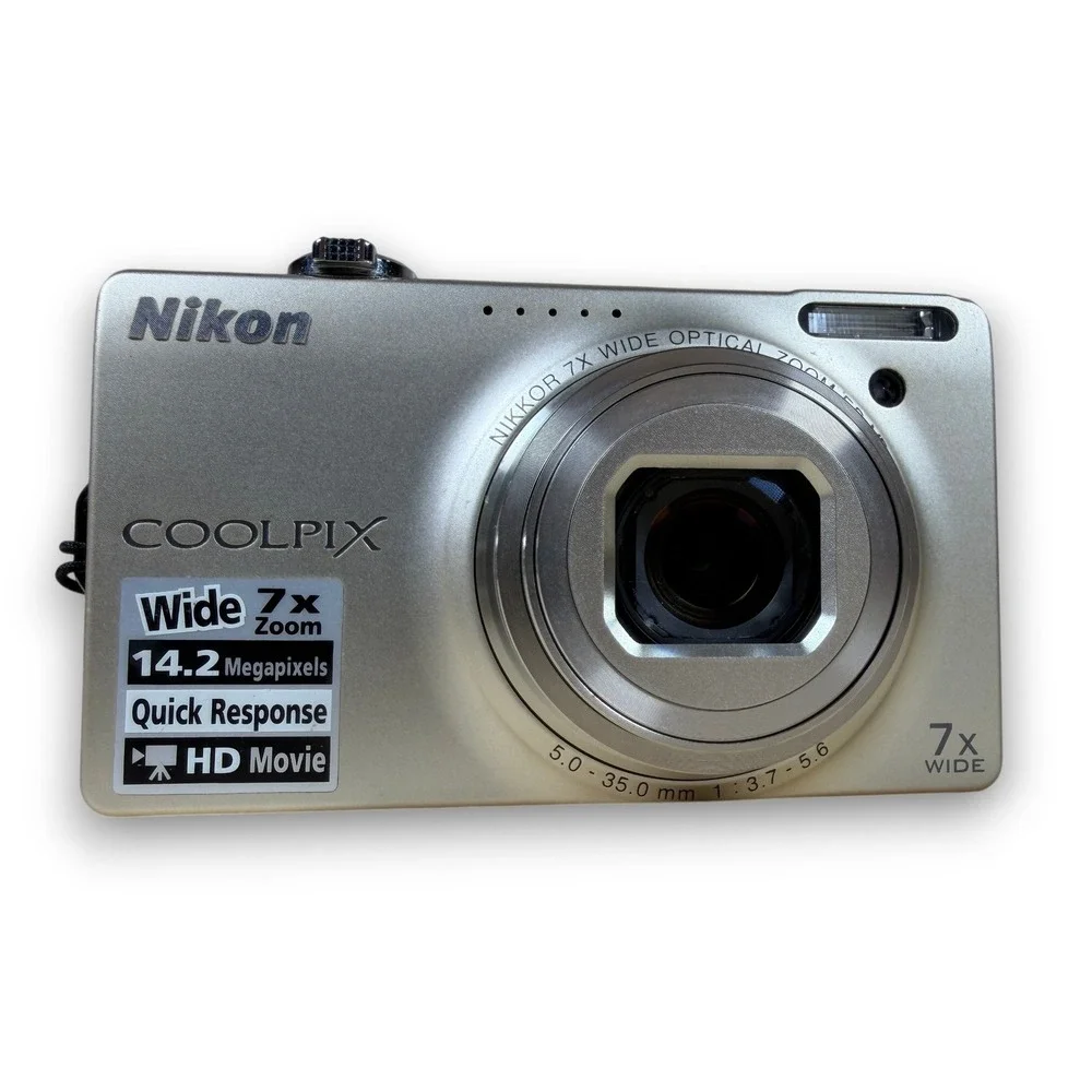Nikon Coolpix S6000 14.2MP Digital Camera Bundle Silver w/Charger + Battery‎ EUC